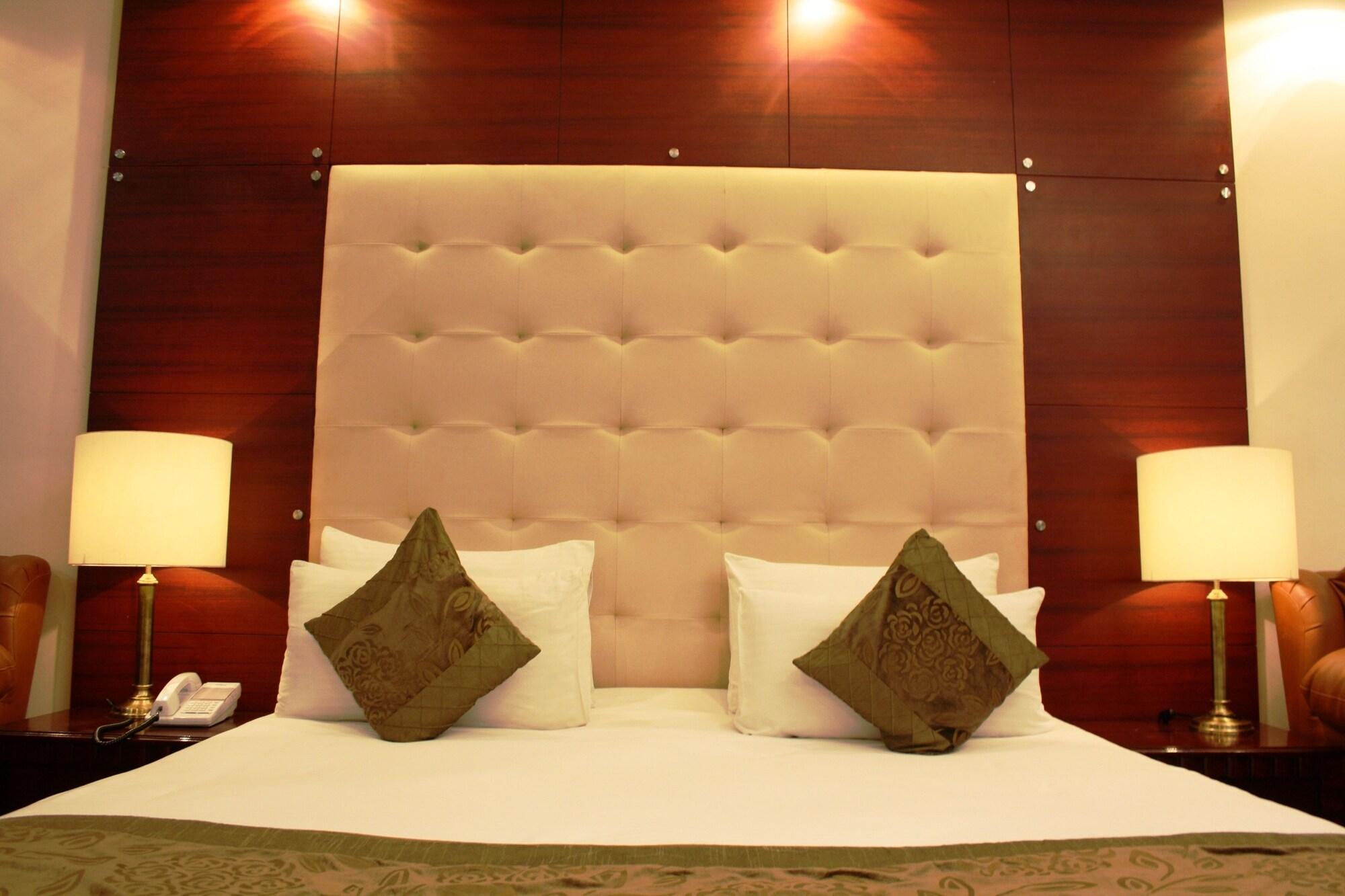 Oyo 367 Hotel Forest Green Ню Делхи Екстериор снимка