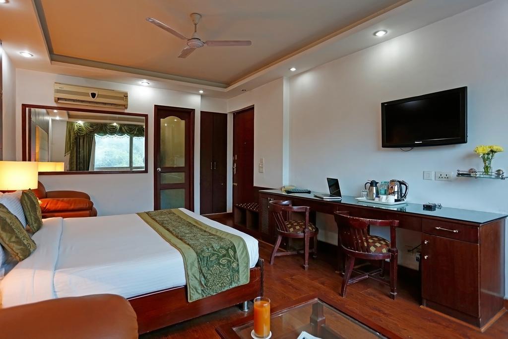Oyo 367 Hotel Forest Green Ню Делхи Екстериор снимка